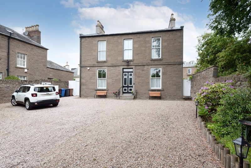 31 Roseangle, Dundee, DD1 4LS